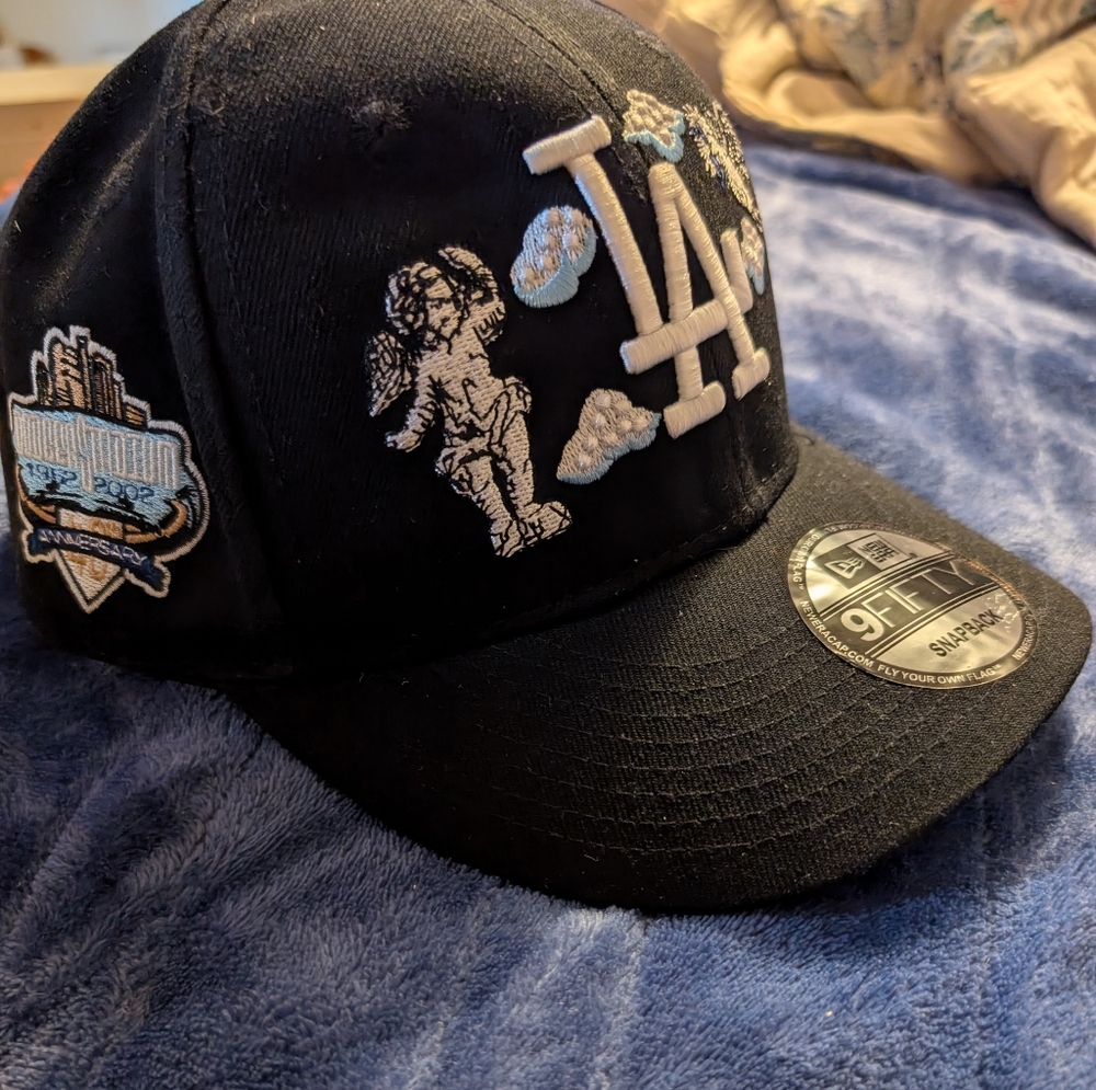 NEW ERA EXCLUSIVE 59FIFTY BLACK LA Dodgers "HEAVENLY CITY" Snap Back